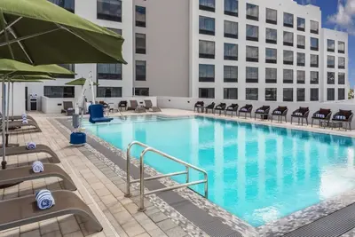 Image de Cozy Beach Retreat | 2 Spacious Units | Outdoor Pool | Free Shuttle & Parking