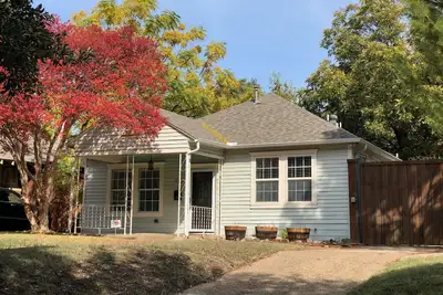 Image de Updated Historic Home Central to Hotspots!