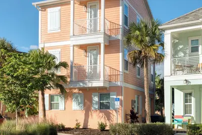 Image de Love, Luck and Magic Cottage with Private Hot Tub near Disney and.