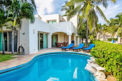 Image de Luxury Villa, Sea View, steps to the Beach exclusively located