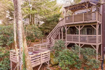 Image de Sylvan Falls - Luxury Townhome by a creek & waterfall with Yonahlossee resort access!