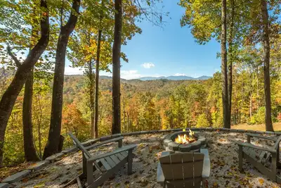 Image de Swiss Pine Lodge, Hot tub+Fire-Pit, Grill, Mtn View, Game Room, Scenic Vistas!