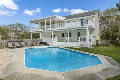 Image de The Palm House | 880 ft from the Beach | Private Pool, Dog Friendly