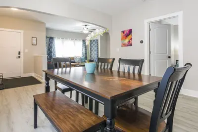 Image de Historic Hideaway*King Bed*Remodeled* fast Wi-Fi