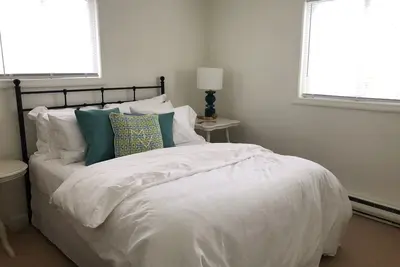 Image de Bright, fresh Edgartown saltbox