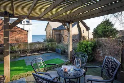 Image de Beach Approach House - 30 steps from beach - kids slide chill-out room - amazing