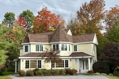 Image de The comforts of home with a dash of luxury & whimsy Lakes, Trails, Golf min away
