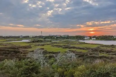 Image de Reelin' Inn - Hatteras; Spectacular Sunsets, Dog friendly, WiFi, and Hot tub!