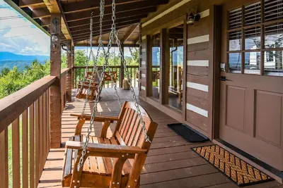 Image de New! 180° Mtn Views! Hot tub, Wifi, Fireplace!