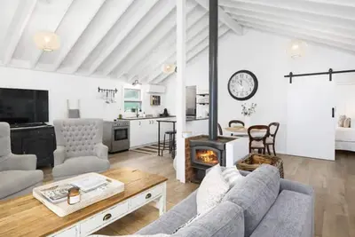 Image de Getaway from the city and retreat to our picturesque cozy farm cottage