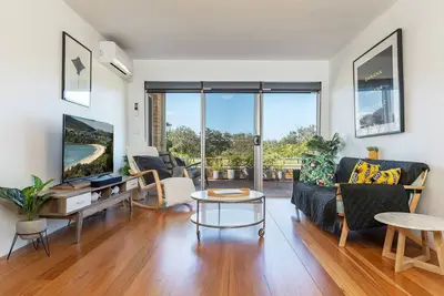 Image de No 1 Seaspray directly across from The Tanks, Pebbly beach