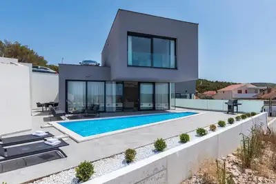 Image de Superbe maison de 2 chambres Ă Sibenik