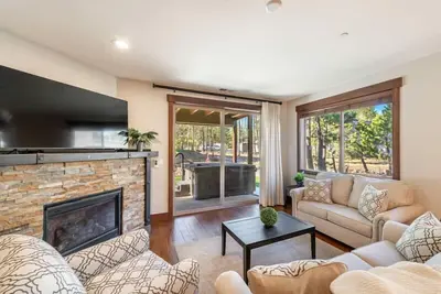 Modern Boulders Condo*Private Hot Tub*