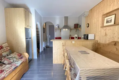 Image de Joli chalet 60m2 proche du centre. parking. balcon