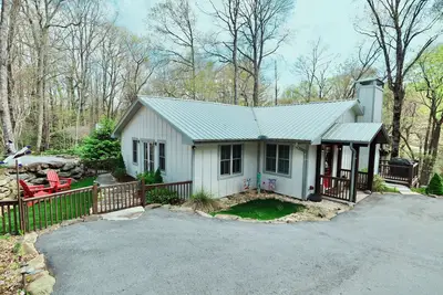 Image de Harris Cottage - Stroll to Harris Lake! Cozy & Modern home