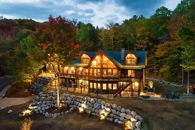 Image de 6000 ft² Log Home With Amazing Views ~ 3 Miles To Storyland. No parties/events.