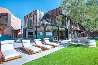 8, 500 sq ft Camelback Mountain Estate - Infinity Pool, Spa & Iconic Views