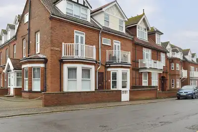 Image de With sea views and three bathrooms, this property is perfect for families and couples alike.