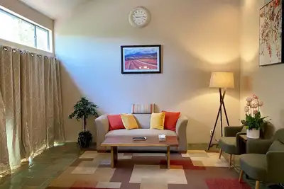 Image de Gorgeous All New Smart Townhome, <1 mile to Ua/Banner