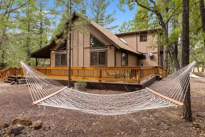 Image de Pinetop Lakes Cozy Cabin - Sleeps up to 10