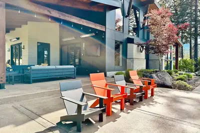 Image de Contemporary Mountain Digest with views, privacy, and fun for the whole family