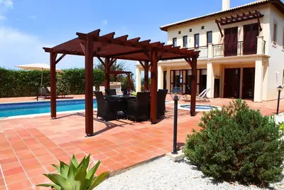 Image de Villas superieures Aphrodite Hills | Villa Superieure 0408 | Climatisation | 3 chambres | Paphos