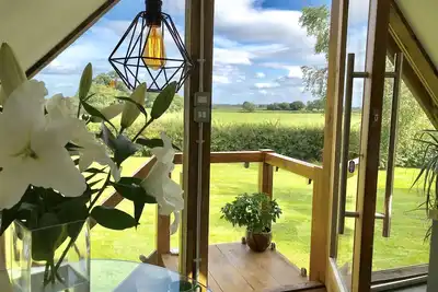 Image de The View, Cheshire Countryside Studio With Tub Bath & Hot Tub, Near Nantwich
