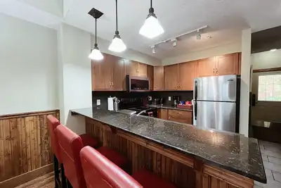 Image de Charming Fire Mountain Lodge Condo | Walk to Downtown | Sleeps Six