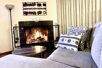 Image de ⛷ 1br Ski-Home Condo. Pool/Hot Tub/Sauna. Short walk 2 lifts, golf, hikes.