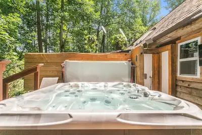 lake life with hot tub, relaxing getaway on the lake, your home away from home.