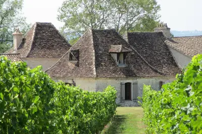 Image de gite de luxe pour couples adultes, paisable, vues dégagées, large piscine