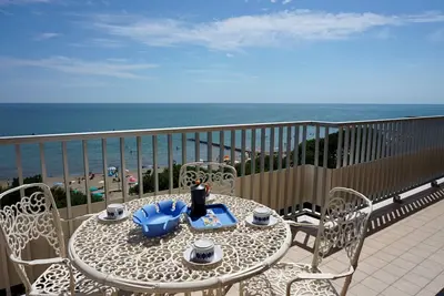 Image de Appartement précieux avec vue sur la mer