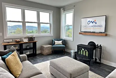 Image de Stunning Views on 10 Acres + Biltmore Pass | Peaceful Artist's Retreat