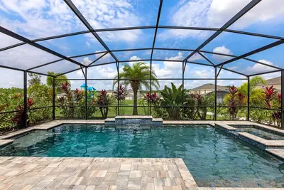 Image de Modern Interior Designed 4 bed home with Stunning Pool and Spa near Disney