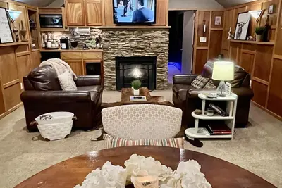 Image de Belmont Lodge Over Garage-Spacious w/Home Theater
