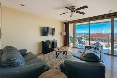 Image de Amazing Location Close to it all Great Price #302