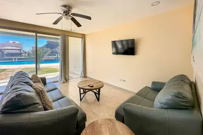 Image de Find Peace at a Modern Ground Floor Condo #107