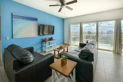 Image de Secure Family-Friendly Condo with Stunning Views #N302