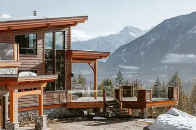 Image de Luxury Ski Chalet in Revelstoke - Stunning Views & Ultimate Privacy