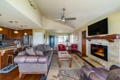 Image de Wapato Point Halmalka Condo 512b Sleeps 8 by Outdoor Pool, Sandy Beach Amenities