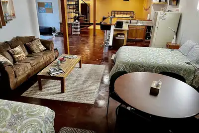 Image de Edge of Town~Hunt~Fish~Relax~Repeat