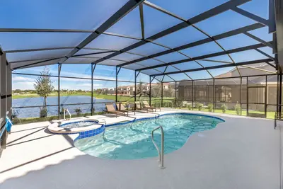 Image de A 6 Bedroom Home at Solterra Resort with Pool & Spa with a Nice Lake View!
