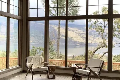 Image de Newly built Mosier Bluff home-3 Bed, 3. 5 Bath Spectacular River View and Hot Tub