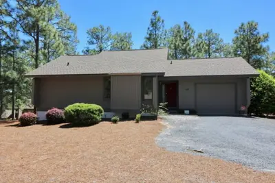 Image de Birdie House located off Pinehurst #6. Whole house near 39 golf courses.