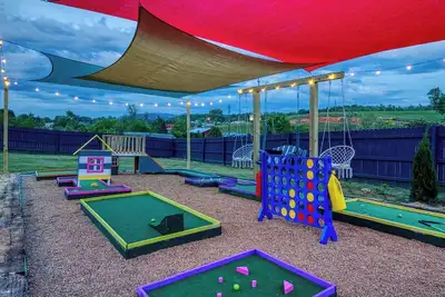 Image de 🌈Your Own Mini-Golf☀️Private Hot Tub✔️No steep Rds✔️Pets