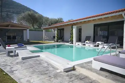 Image de Luxury 5-Bedroom Corfu Villa, Near Messonghi Beach with Pool, Hot Tub & Bbq Area