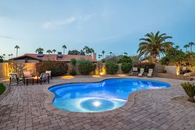 Image de Elegance and Class - Central Scottsdale home with heated* pool and fire-pit