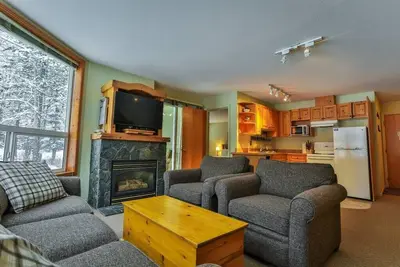 Image de Walkout End Unit / Mountain Views / Sauna