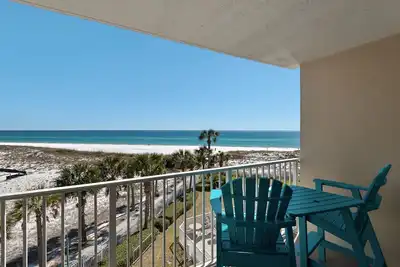 Image de ✨Gulf Views~Renovated~Seasonal Beach Service~Pool~2br Destin on the Gulf 401