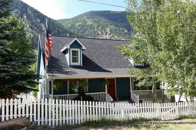Image de Cozy home in Georgetown with gigabit internet, hiking, skiing, & a cool train!